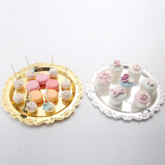 Bandeja Plateada y Dorada para Pasteles: Estilo y Sofisticación