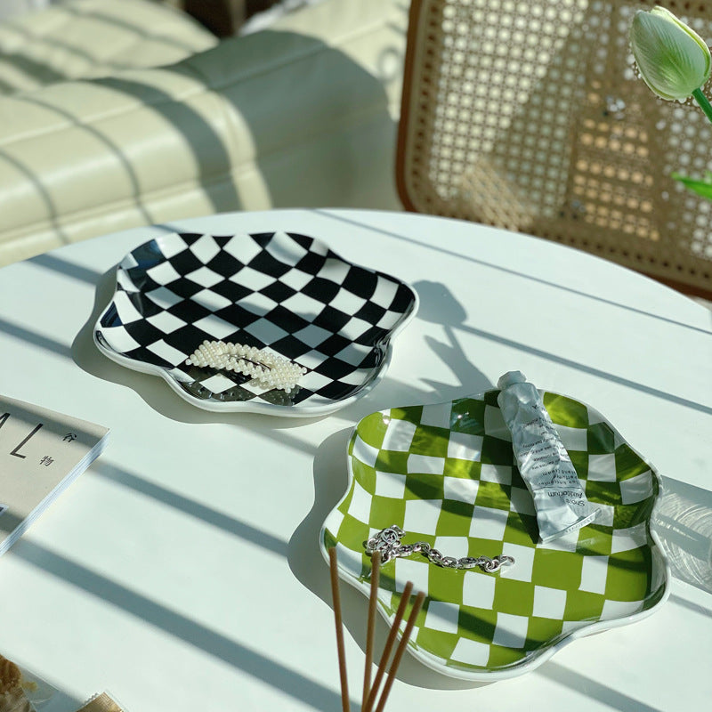 Bandeja Decorativa Cerámica: Presenta Postres con Encanto y Elegancia