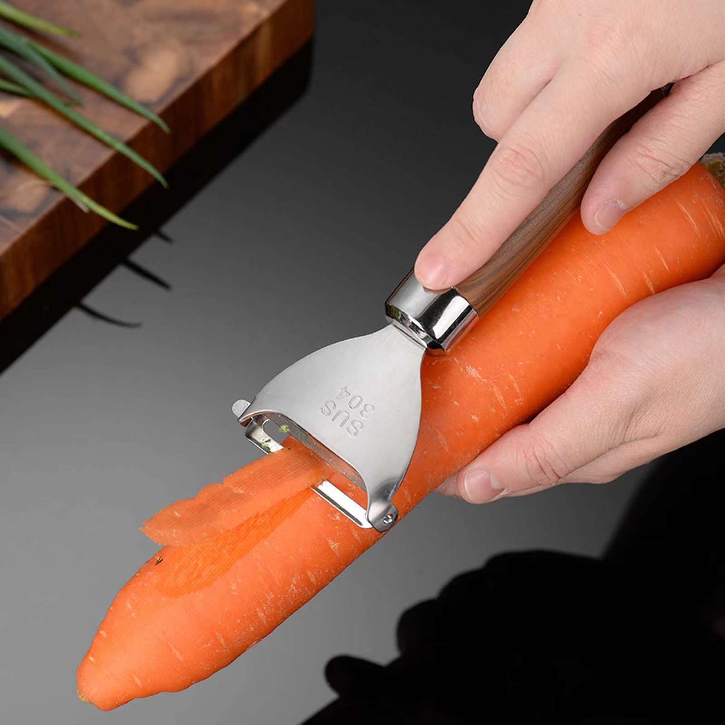 Pelador de Frutas en Acero: Fácil, Rápido y Práctico