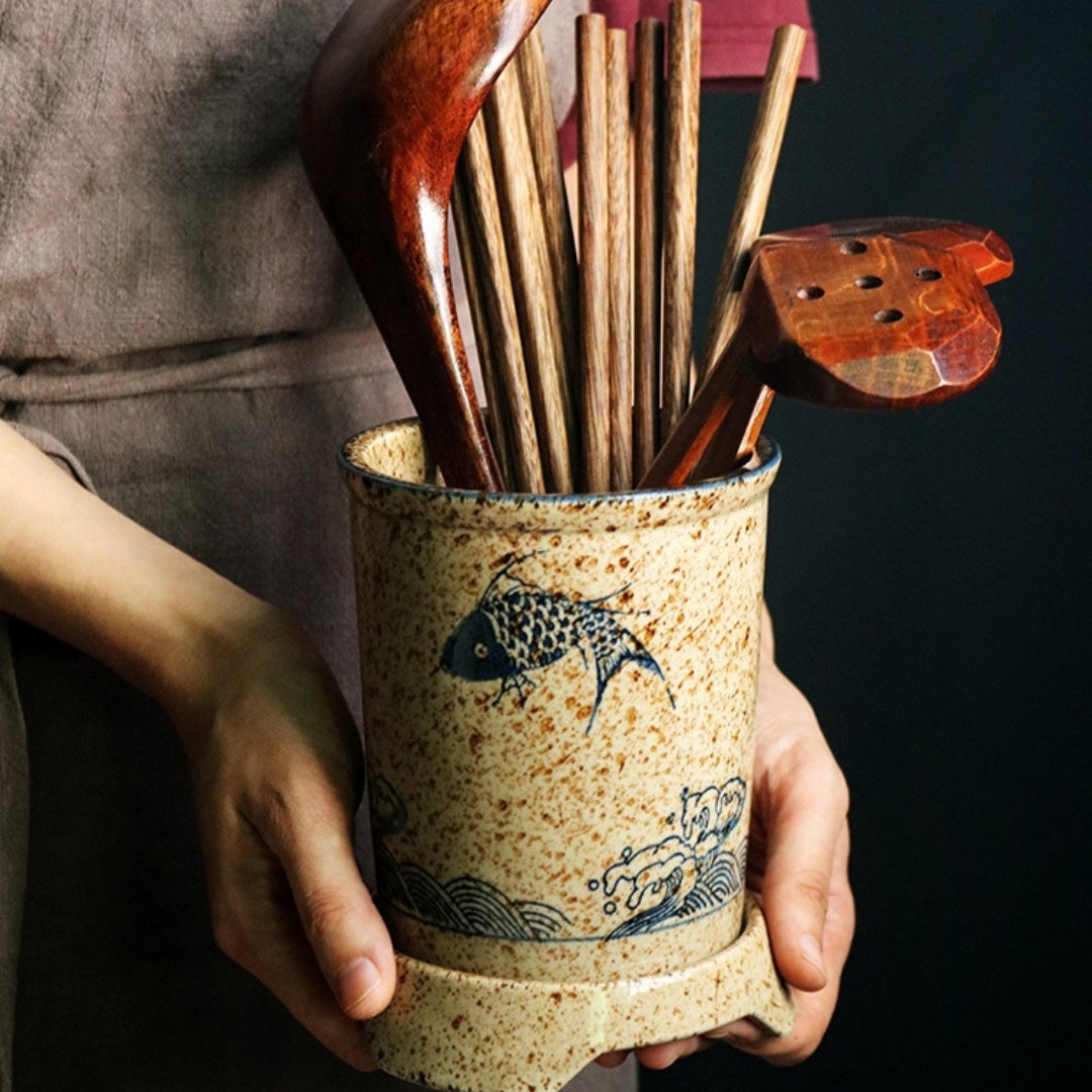 Soporte Cerámico Japonés para Palillos y Cubiertos: Orden Diario en Cocina