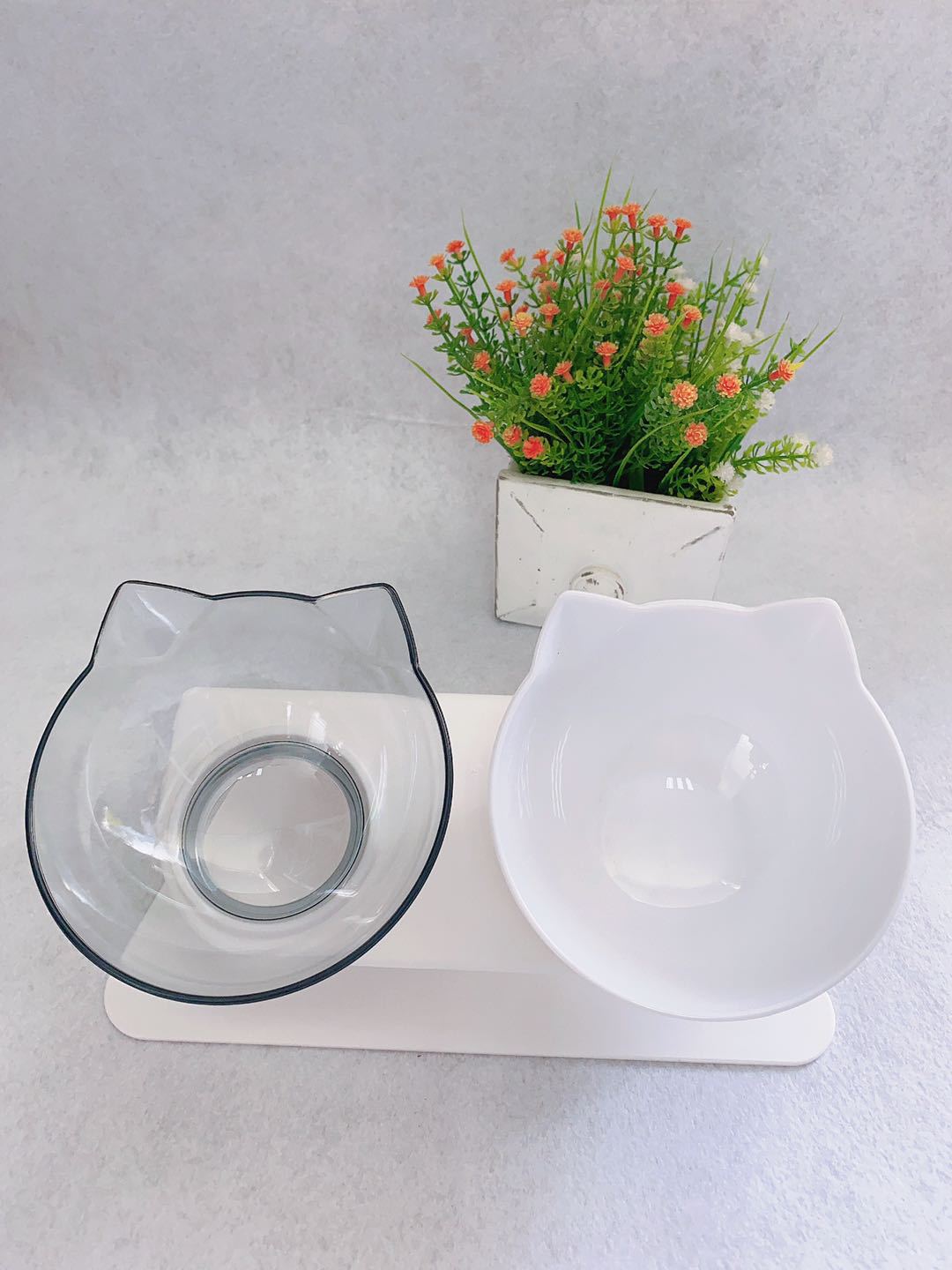 Plato Doble Elevado para Gatos: Cómodo y Saludable