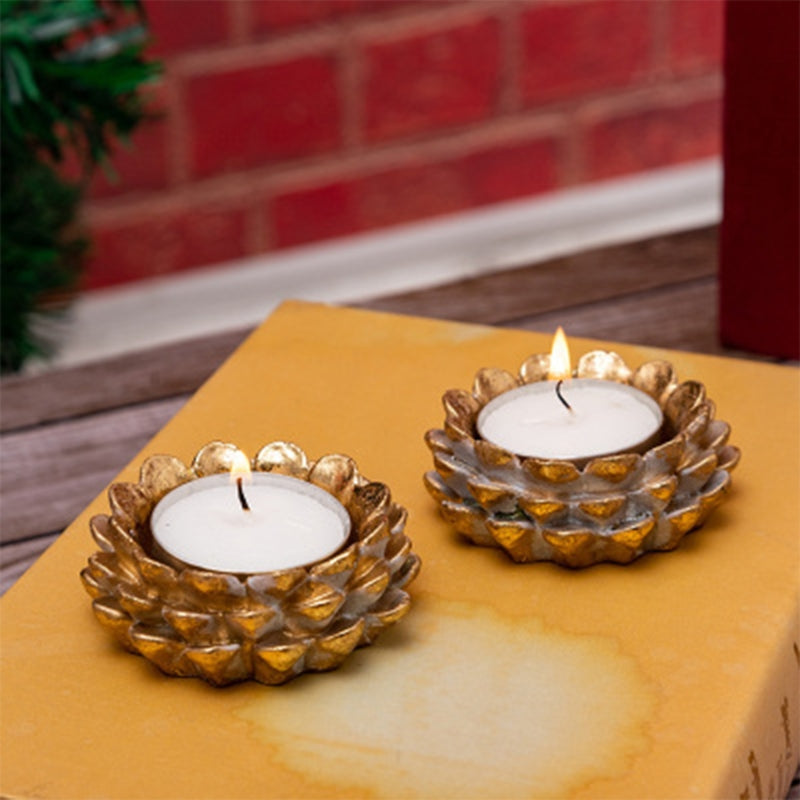 Decoración de Mesa: Piñas con Velas Elegantes