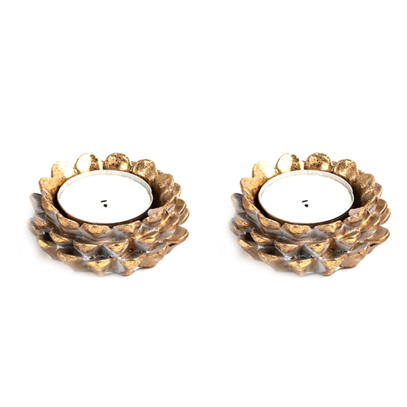 Decoración de Mesa: Piñas con Velas Elegantes