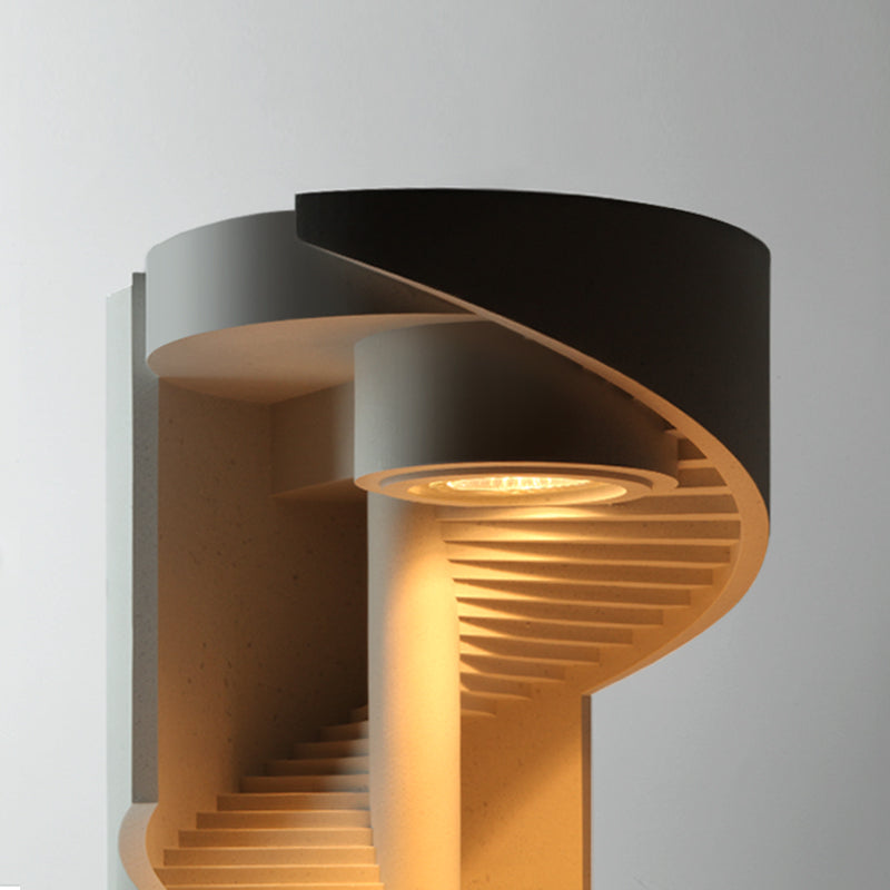 Lámpara de Noche con Escalera Redonda: Decorativa y Única